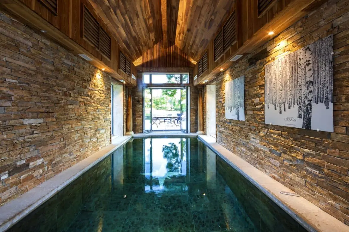 Piscine intérieure